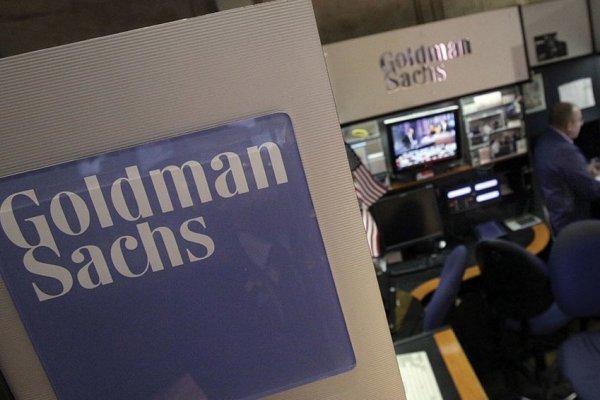 Goldman Sachs aumenta el sueldo de su personal junior tras duras quejas por agotamiento
