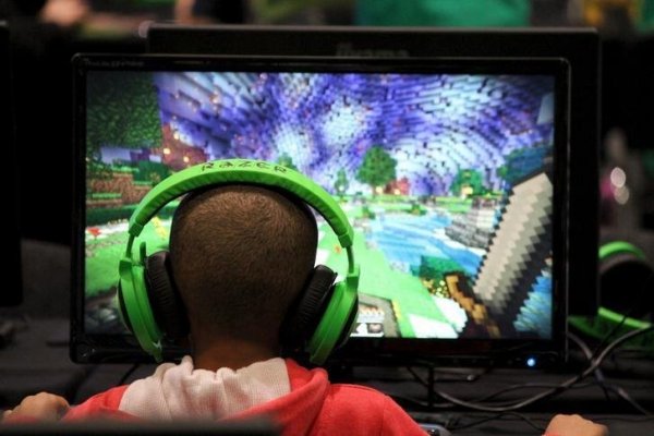 China hunde ahora en bolsa a las empresas de videojuegos luego de que un medio estatal los calificara de "opio espiritual"