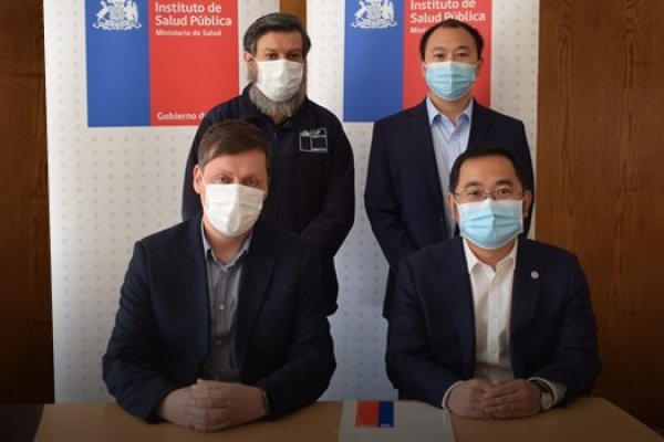 ISP inicia acuerdo de colaboración con Sinovac con entrega de muestras de variante Covid-19 que afecta al 20% de la población en Chile