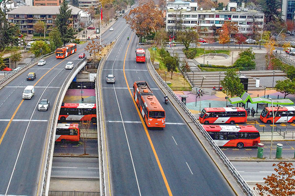 El día en que silenciosamente el gobierno evitó una nueva alza de $ 10 en el pasaje de buses y Metro