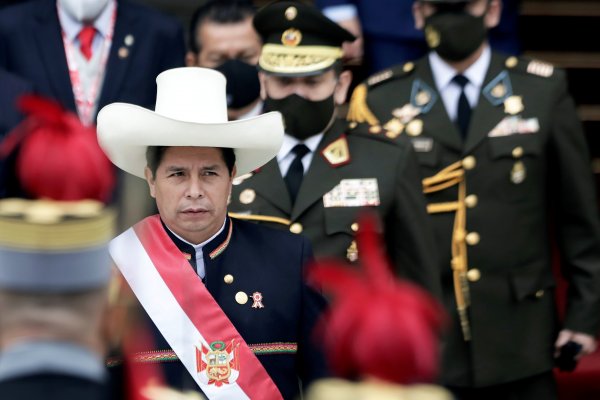 Mal comienzo en Perú: 41% desaprueba a Pedro Castillo y un 76% rechaza a su primer ministro