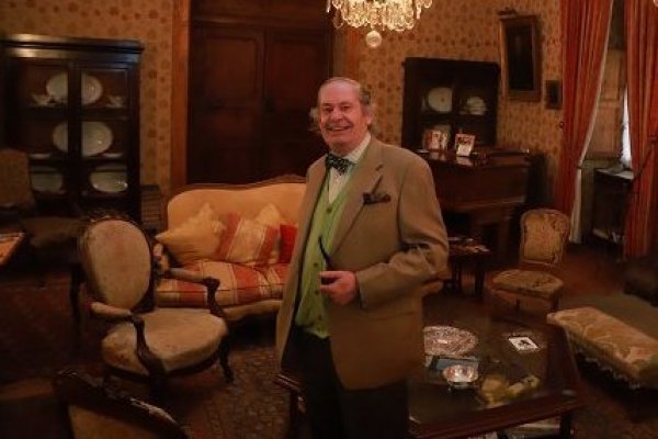<p>Germán Claro, dueño de la Hacienda Los Lingues conversa con Marily Lüders</p>