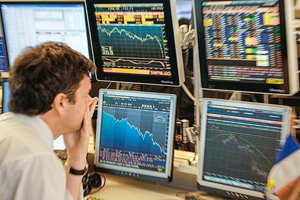 Análisis de Bloomberg a la renta fija: la política espanta a las empresas a emitir deuda