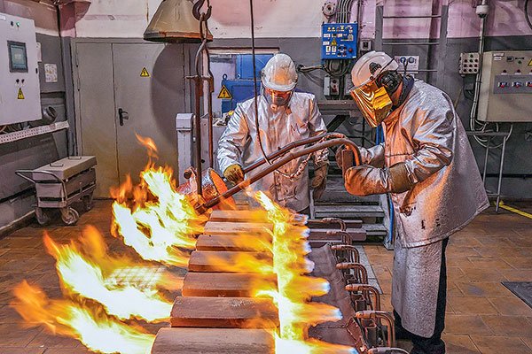 Caída de los metales preciosos: oro y plata regresan a niveles de 2020