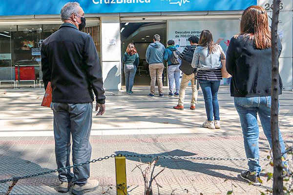 Empeora la situación financiera de las Isapres: terminan el primer semestre con pérdidas por más de $47 mil millones