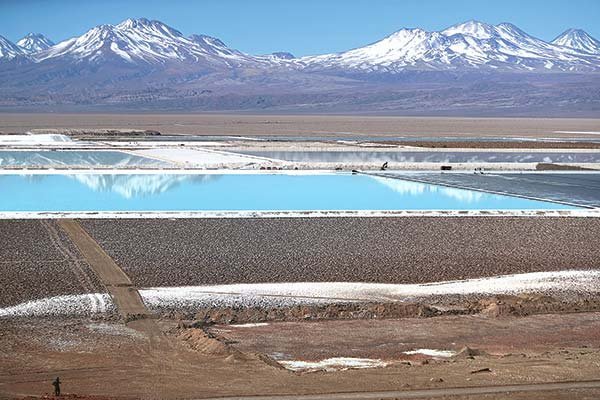 Problemas de huelgas se extienden del cobre al litio en la minería chilena