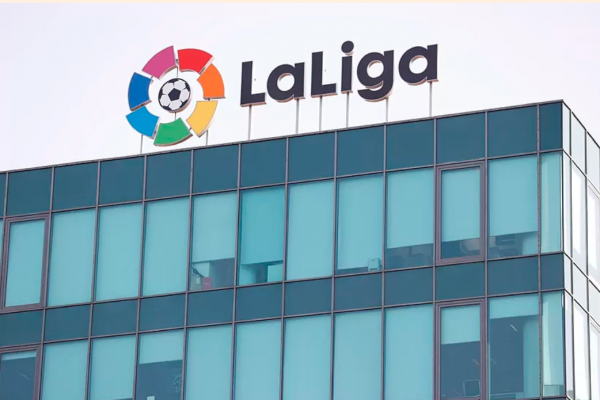 <p>Fachada de la sede de la Liga Nacional de Fútbol Profesional. Chema Moya EFE</p>
