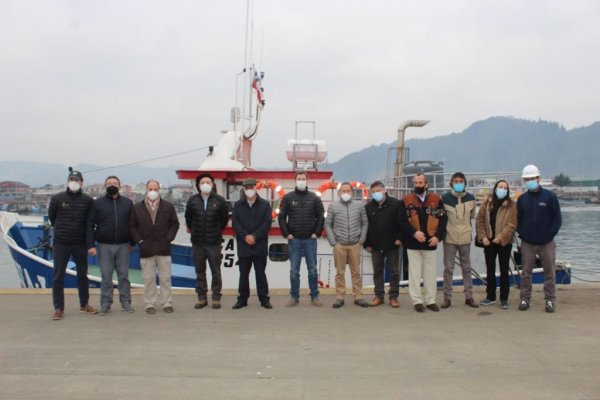 <p>Sutil junto a empresarios y actores sociales de la zona.</p>