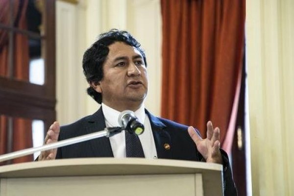 Presidente de partido oficialista en Perú advierte a las mineras internacionales: "Si no aceptan ningún cambio, debieran irse y venir otra empresa"