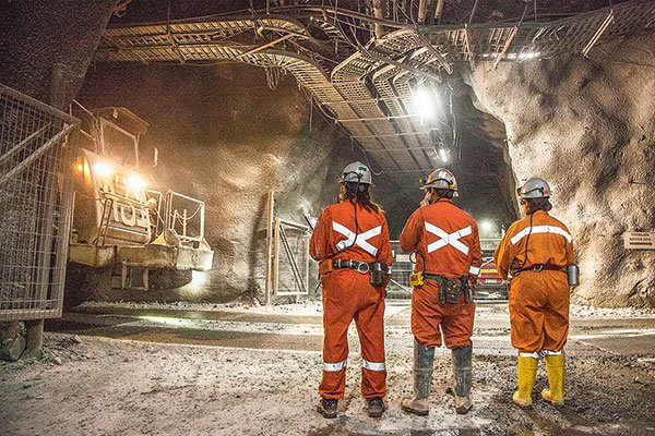Trabajadores de El Teniente votan este jueves última oferta de Codelco que incluye beneficios superiores a los de Escondida