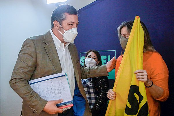 Candidato presidencial Sebastián Sichel acusa a los políticos de haber “estafado” a los chilenos con los retiros desde las AFP
