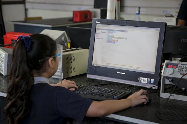 Fundaciones Kodea y BHP lanza proyecto para implementar enseñanza de Ciencias de la Computación en el sistema escolar
