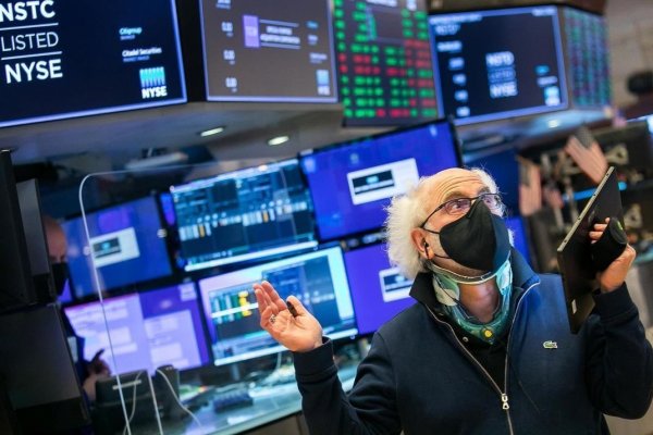 <p>Wall Street se dispone a extender este lunes el avance a nuevos máximos del viernes por tono moderado de la Fed</p>