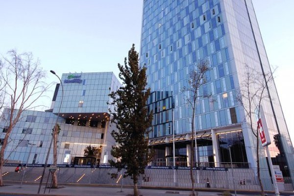 Fin de la huelga: Clínica RedSalud Santiago llegó a acuerdo con sus trabajadores