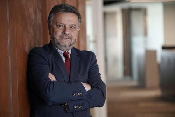 Oficina de BHP en Chile aplica grúa y levanta a ejecutivo de Anglo American para asumir vicepresidencia de Asuntos Corporativos