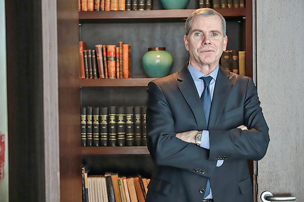 PwC ficha a exministro Felipe Bulnes para llegar a un acuerdo con las AFP y Moneda