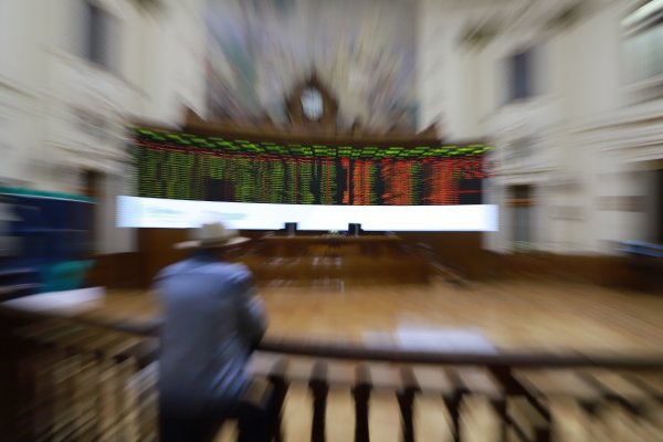 Respiro para La Polar: acción pone freno a su caída libre tras fallo de la Suprema