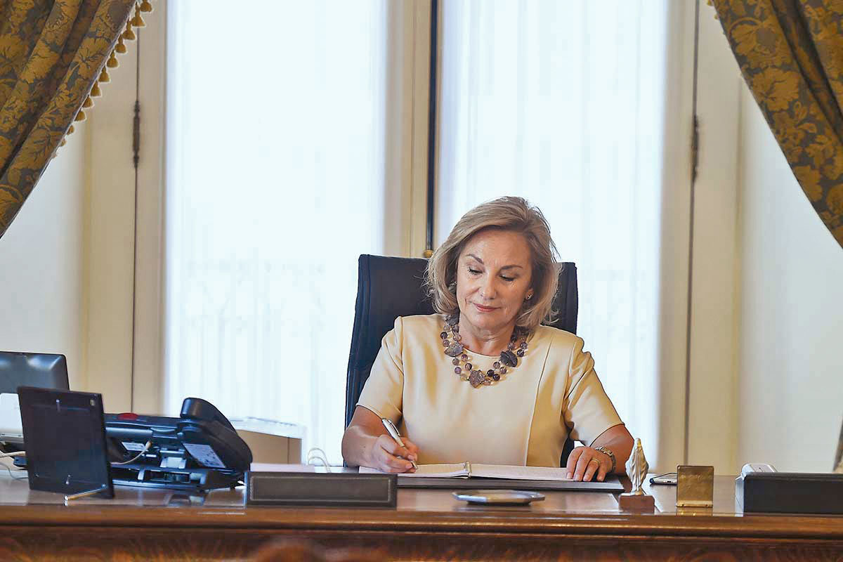 <p>Así reaccionó el equipo de Cecilia Morel ante la equivocación del diario español ABC </p>