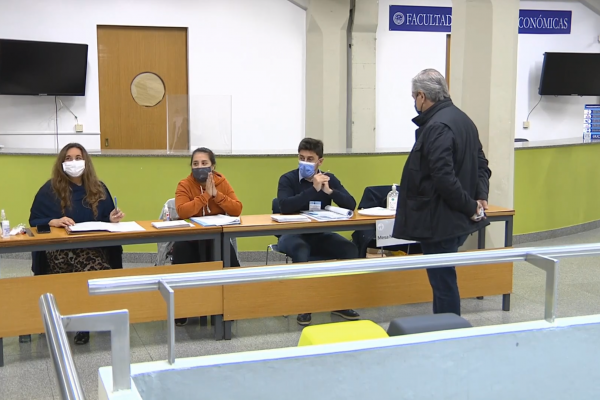 <p>Abren los centros de votación para las elecciones primarias en Argentina</p>