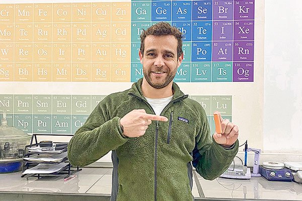 Laboratorio chileno crea “la primera pila de litio del mundo” con residuos de neumáticos