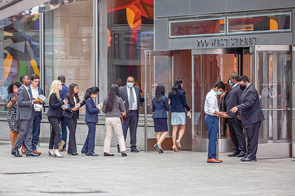 La banca de inversión quiere reducir la carga de "trabajo pesado" de los empleados 'junior'
