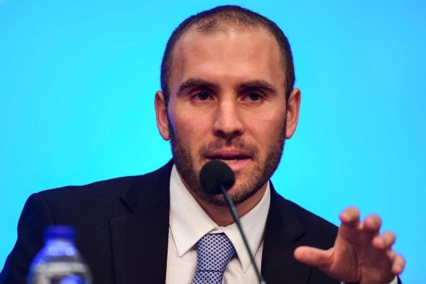 En plena crisis política, el gobierno argentino presentó el Presupuesto 2022 con alza de 4% del PIB y una inflación de 33%