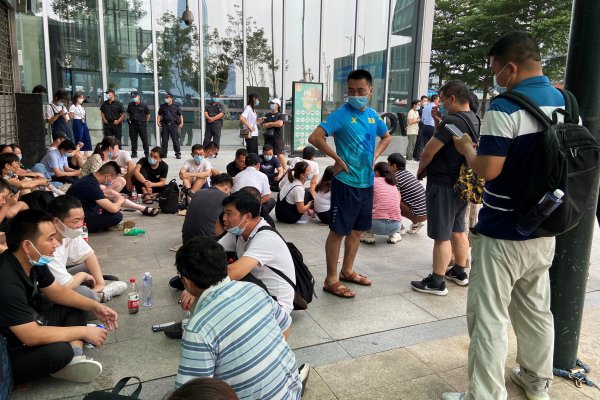 La aproblemada Evergrande ofrece propiedades con descuento a inversionistas y empleados para pagar su deuda