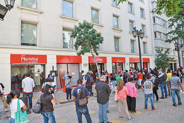Impuestos al cuarto retiro desde las AFP: un 10% de los afiliados que pueden optar al rescate deberá pagarlos