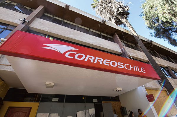 Encomiendas enviadas a través de Correos de Chile pagarán IVA