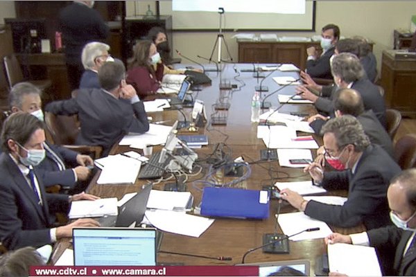 Ley corta DC anuncia indicaciones sobre AFP y pide al Gobierno no usar el Congreso como “buzón”