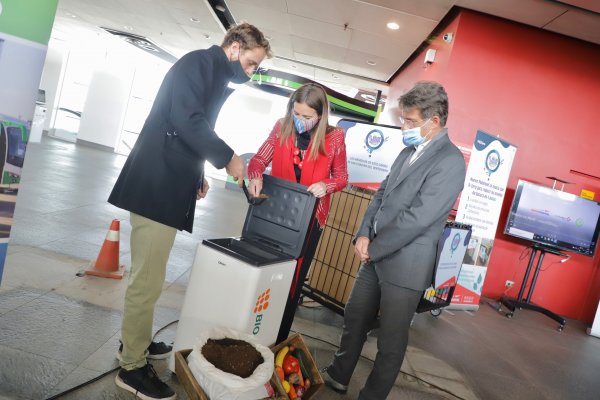 Plan de reciclaje de Aeropuerto Arturo Merino Benítez busca reducir en 15% sus residuos