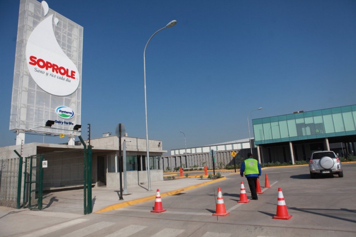 <p>Fonterra pone a la venta Soprole: apuntaría a interés de fondos nacionales y extranjeros</p>