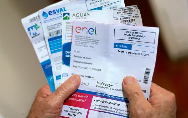 Jobet define ejes contra alta morosidad de servicios básicos: reponer la posibilidad de corte y subsidio a familias vulnerables