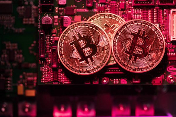 <p>Mazazo a las criptomonedas: banco central de China declara que todas las transacciones son ilegales y el Bitcoin tiene una abrupta caída</p>