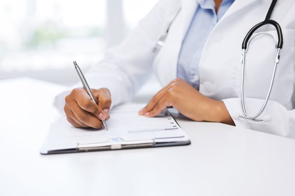 <p>Isapres presenta querella contra 28 médicos por emisión de licencias fraudulentas</p>