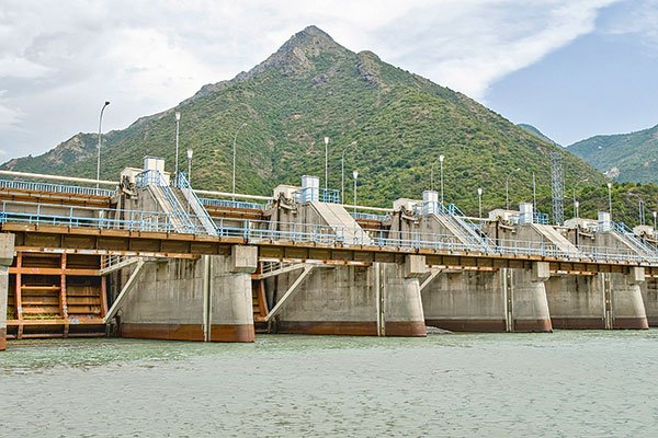 <p>Minoritarios le doblan la mano a Enel y logran detener fusión con Eléctrica Pehuenche</p>