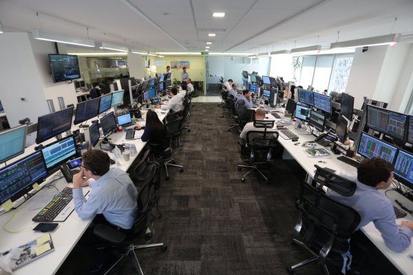 Análisis de Bloomberg: Encuesta anticipa un difícil octubre para las tasas locales