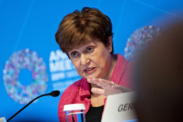 <p>FMI prevé que PIB mundial 2021 será ligeramente inferior a pronóstico previo de 6%</p>