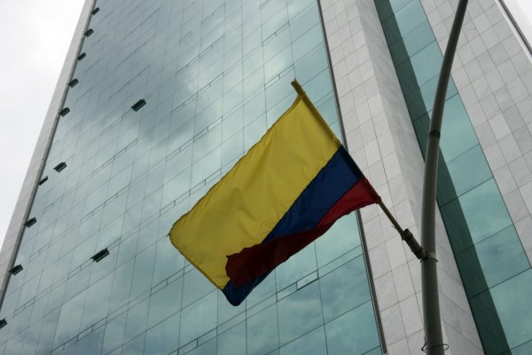 La agencia Moody's mejoró la perspectiva para la deuda de Colombia de negativa a estable