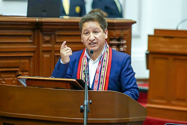 Primer ministro peruano presenta su renuncia y genera nuevo impasse político