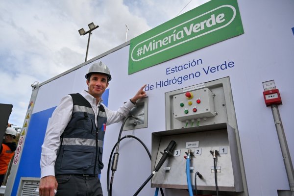 Ministro Jobet: "El 25% de los proyectos de hidrógeno verde en Chile comenzarían sus operaciones y estarían produciéndolo antes del 2030"