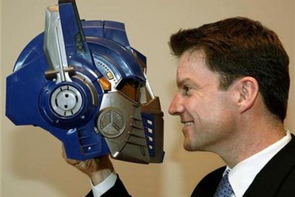 CEO de Hasbro fallece a los pocos días de distanciarse de la empresa