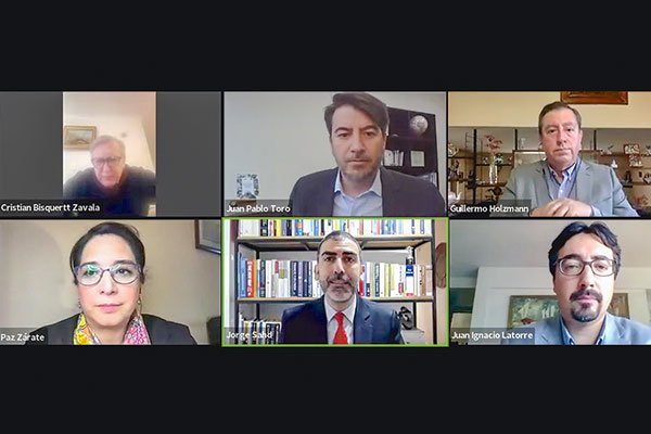 <p>Asesor de Boric intenta poner paños fríos en medio de apoyos de otros presidenciables a acuerdos comerciales</p>
