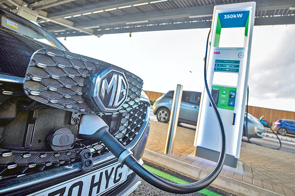 Gobierno fija metas en electromovilidad: se venderán solo vehículos eléctricos al 2035