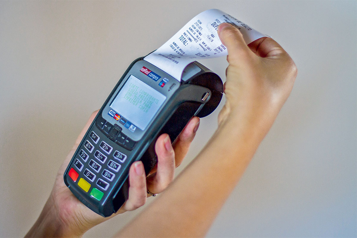 <p>La dura batalla que enfrenta Transbank con la arremetida de más competencia </p>