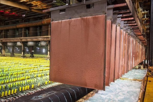 Desplome de inventarios impulsan al cobre a su segundo mayor precio histórico