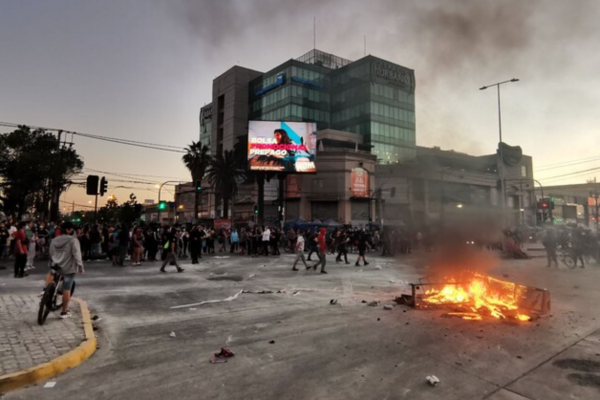 Gobierno condena desmanes en segundo aniversario del 18-O que deja más de 60 detenidos y cinco carabineros heridos