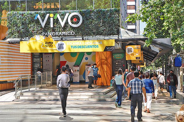 Operadora de centros comerciales del grupo Saieh acuerda someterse a reorganización judicial