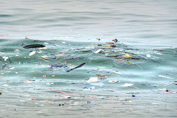 ONU prevé que la contaminación por plásticos en océanos se duplicaría en 2030 y llama a los gobiernos a la “acción urgente”