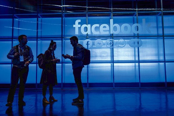 Facebook advierte vientos en contra después de un fuerte tercer trimestre